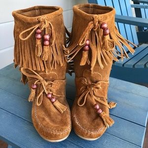 Brand New Minnetonka fringe Boots